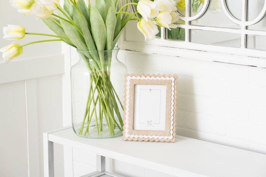 17029 - 8x10x1 wood photo frame SCALLOP for 5x7 pic