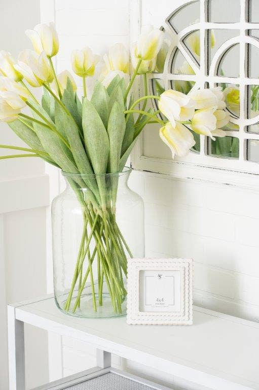 17017 - 6x6x1 wood photo frame (SCALLOP) white (4x4) pic